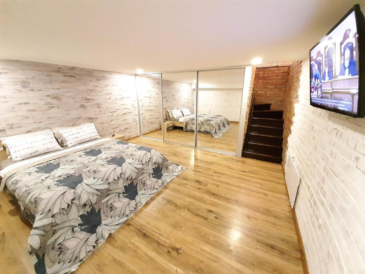 Charlotte -Двухуровневая Студия В Центре Kremençuk Dış mekan fotoğraf
